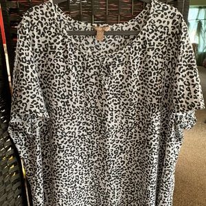White stag bl/wh animal print, plus size.